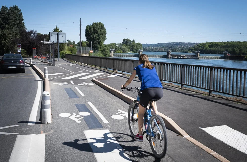 Cyclisme et Sécurité : Préparer et Protéger Votre Voyage à Vélo