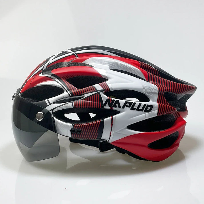 Casque avec visière rouge et blanc